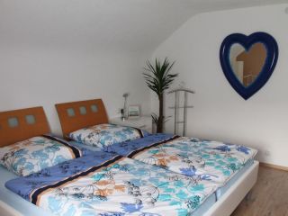 schlafzimmer.jpg