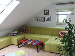 wohnzimmer-mit-grosser-relaxcouch.jpg